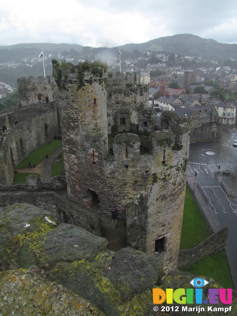 SX23332 Conwy Castle in the rain